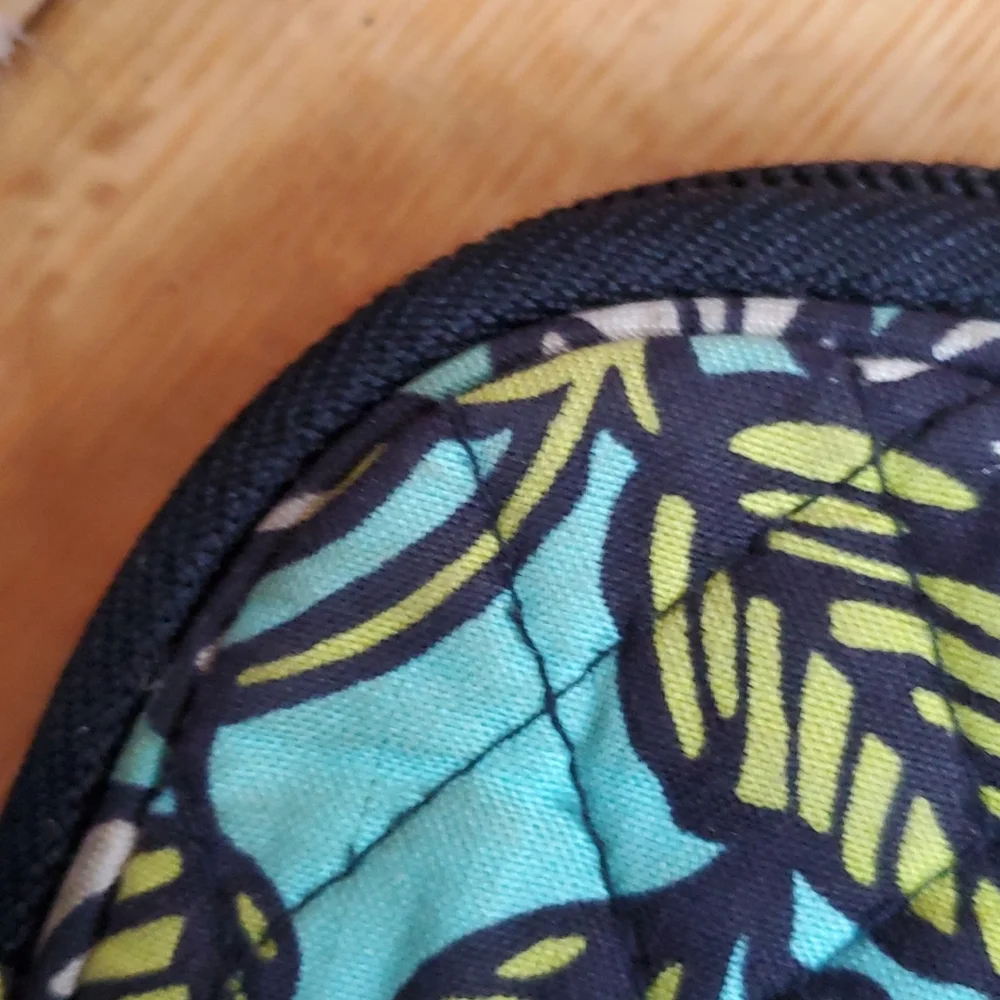 Vera Bradley 11x14 green,aqua,white, blk zipper bag - Picture 6 of 14